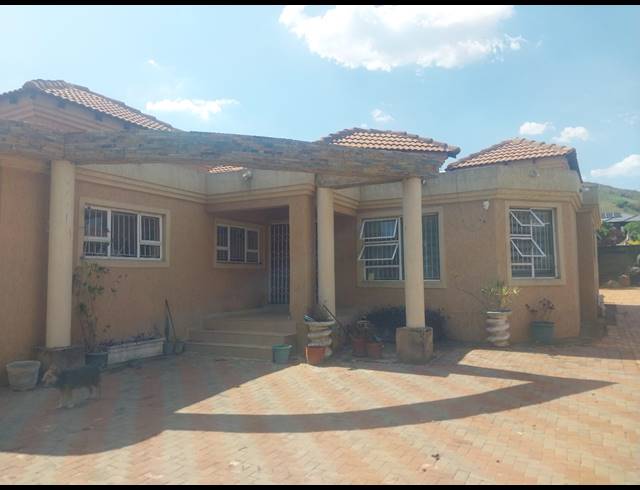 4 BEDROOM HOUSE FOR SALE IN LADY SELBORNE